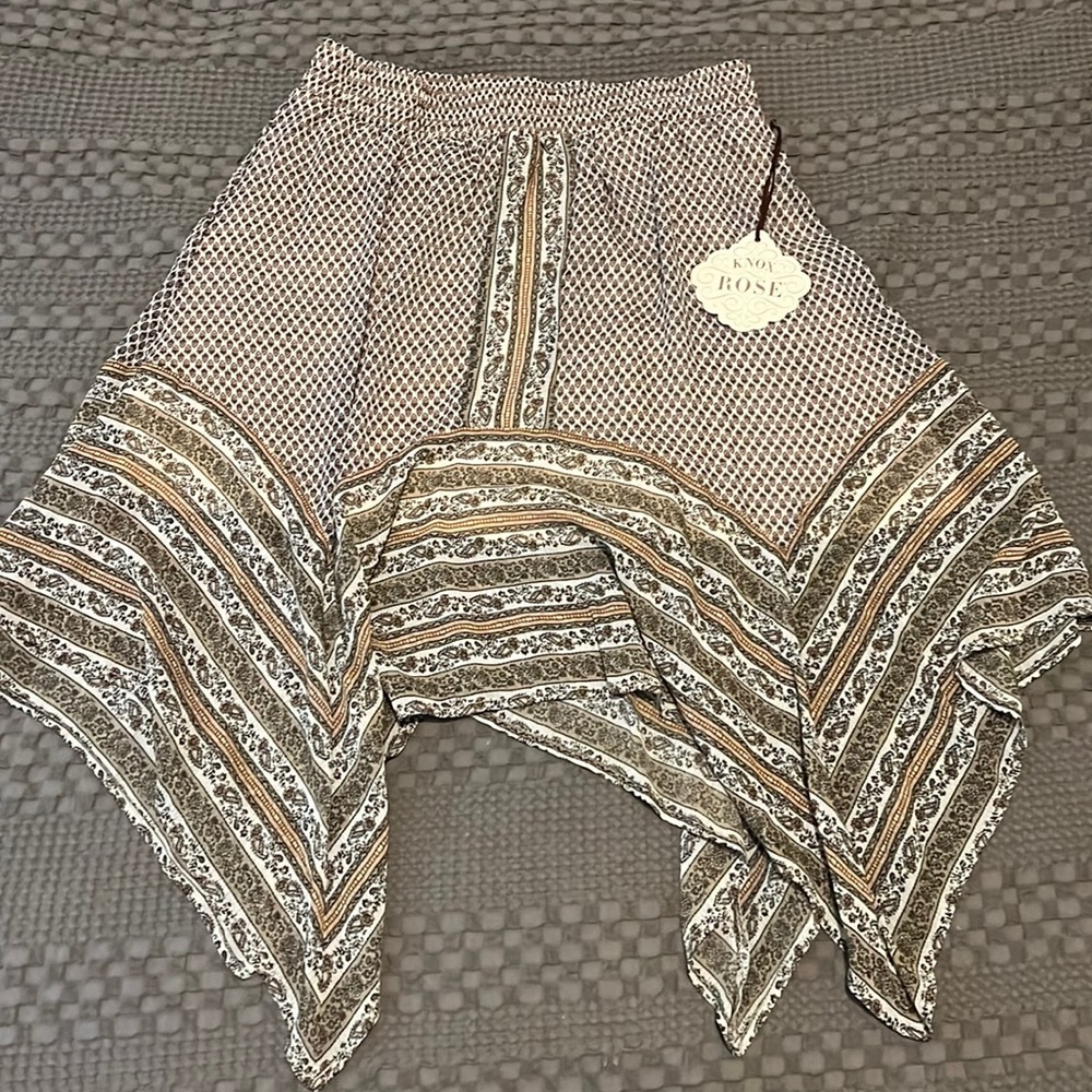 Knox Rose Light Brown mid length skirt